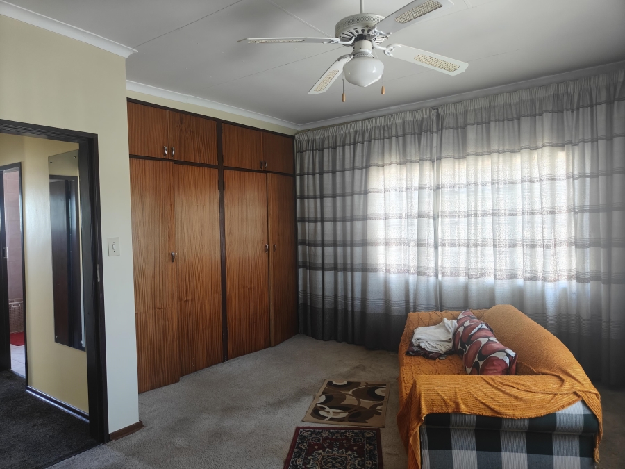 5 Bedroom Property for Sale in Laudium Gauteng