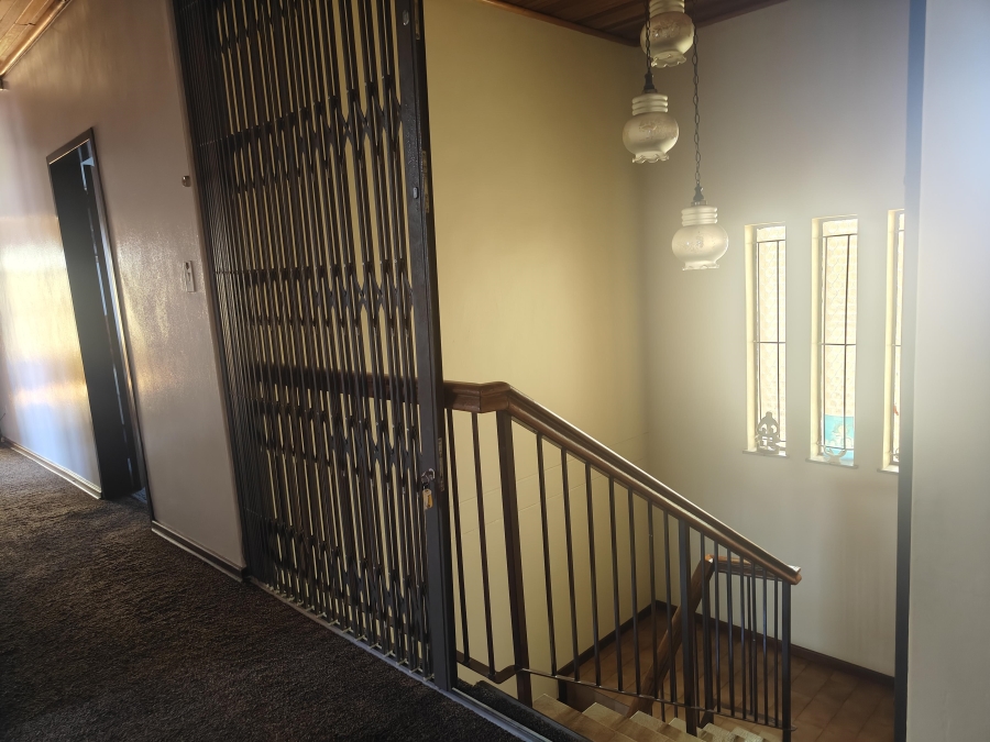 5 Bedroom Property for Sale in Laudium Gauteng