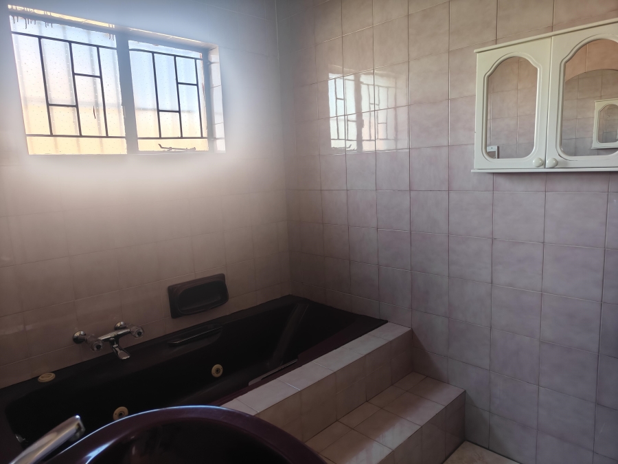 5 Bedroom Property for Sale in Laudium Gauteng
