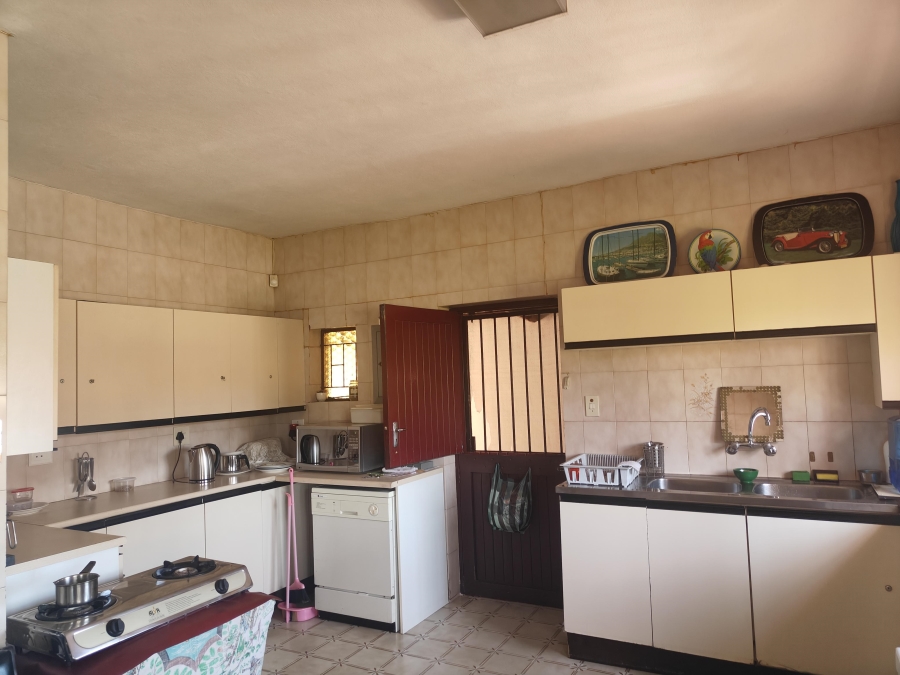 5 Bedroom Property for Sale in Laudium Gauteng