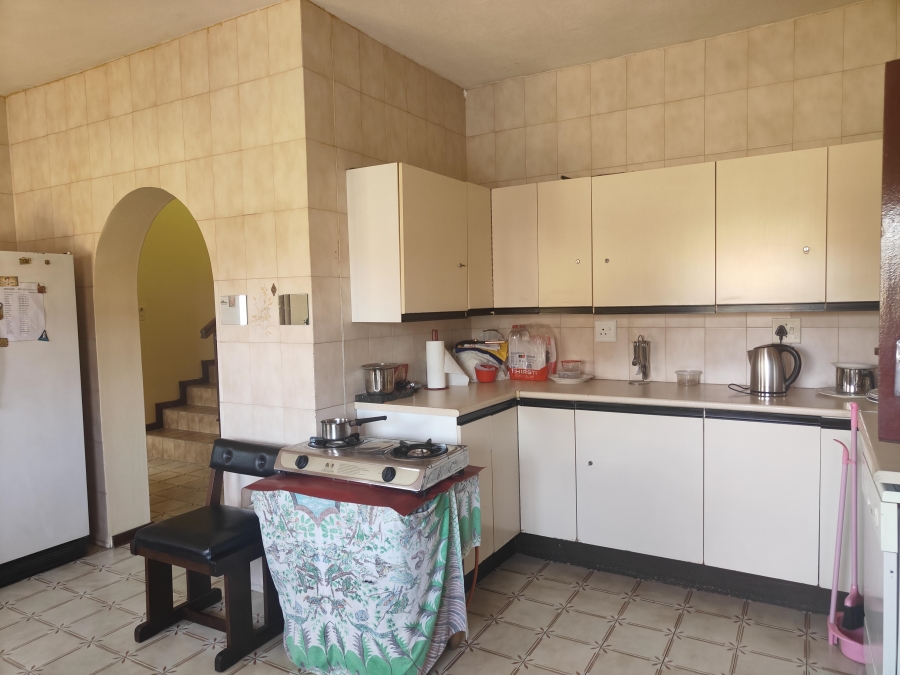 5 Bedroom Property for Sale in Laudium Gauteng