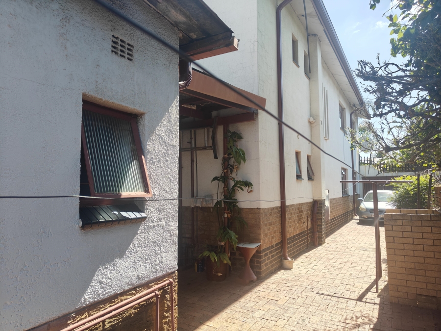 5 Bedroom Property for Sale in Laudium Gauteng