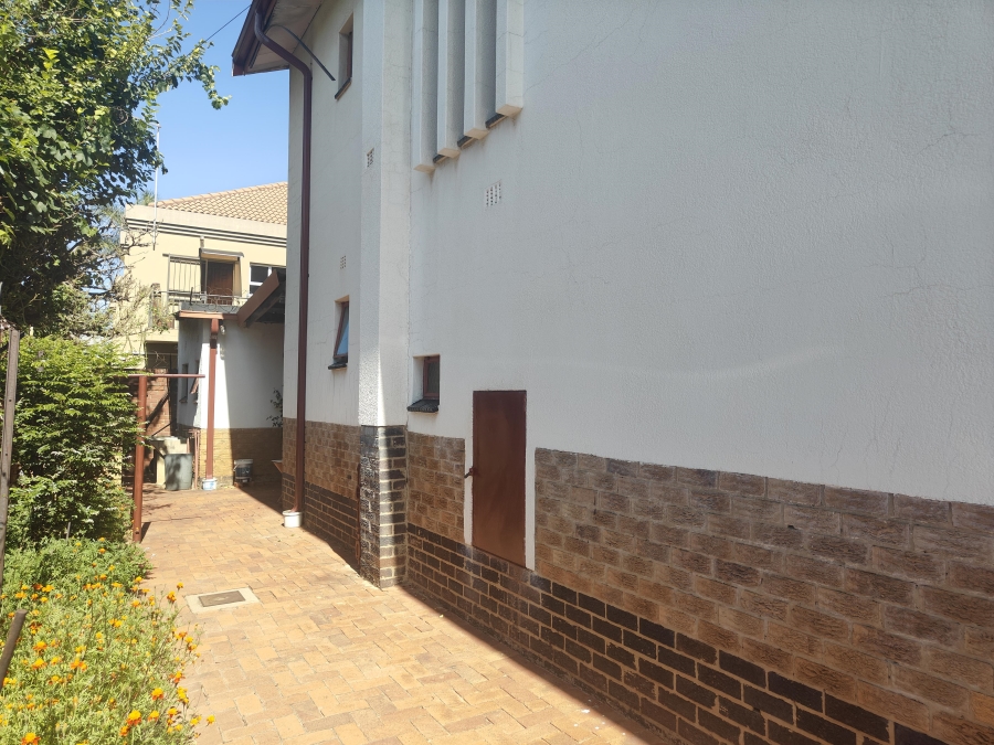 5 Bedroom Property for Sale in Laudium Gauteng