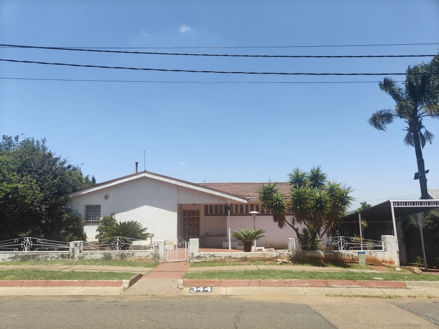 4 Bedroom Property for Sale in Laudium Gauteng