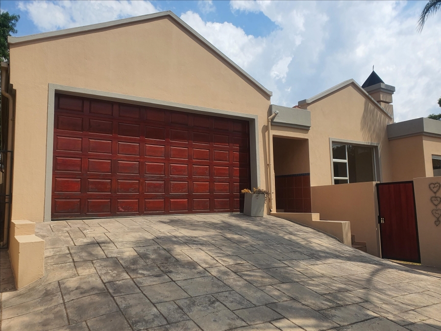 To Let 4 Bedroom Property for Rent in Eldo Glen Gauteng