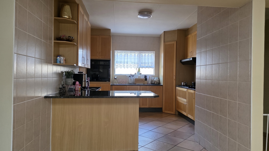 To Let 4 Bedroom Property for Rent in Eldo Glen Gauteng