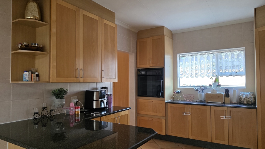 To Let 4 Bedroom Property for Rent in Eldo Glen Gauteng