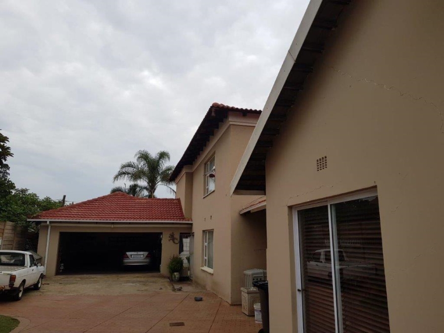 7 Bedroom Property for Sale in Clayville Gauteng