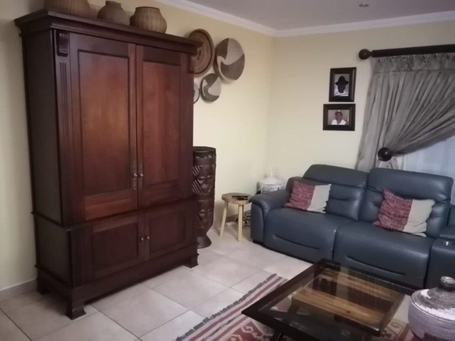 7 Bedroom Property for Sale in Clayville Gauteng
