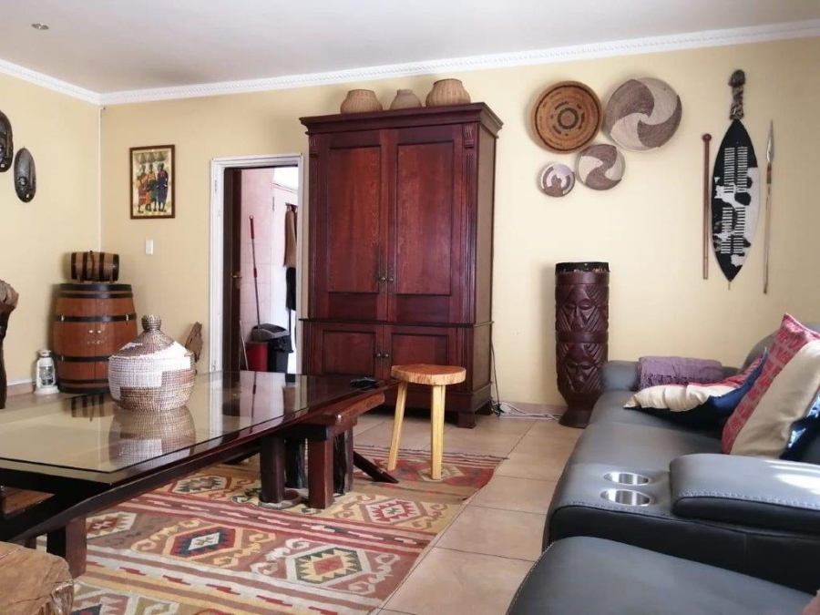 7 Bedroom Property for Sale in Clayville Gauteng