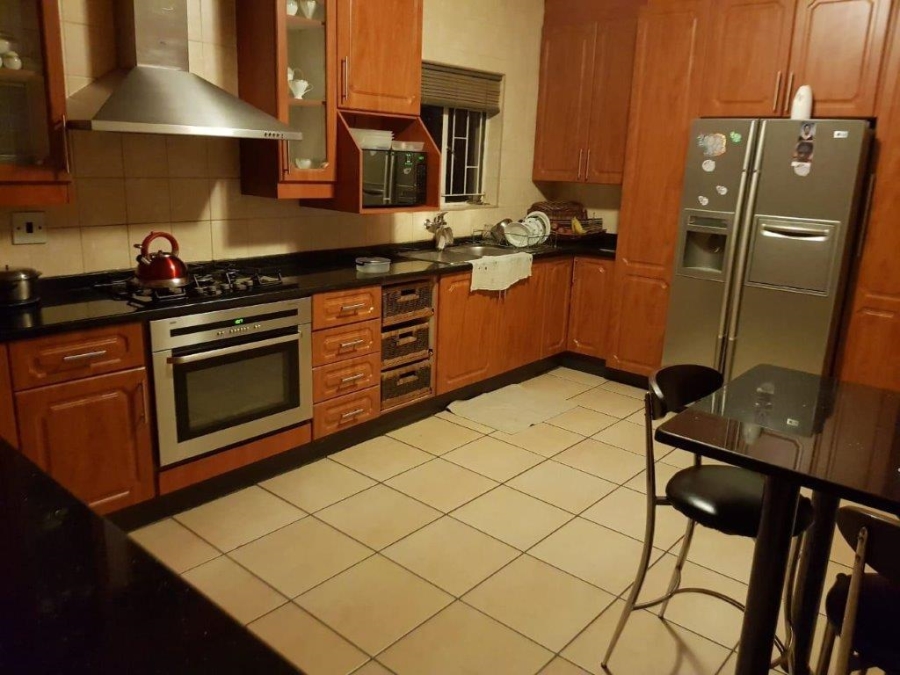 7 Bedroom Property for Sale in Clayville Gauteng