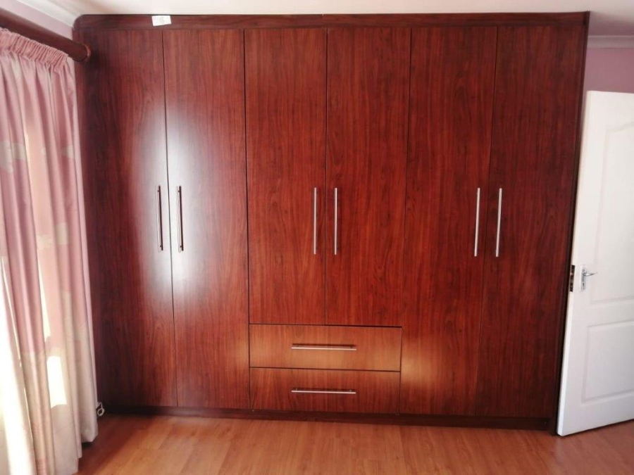 7 Bedroom Property for Sale in Clayville Gauteng