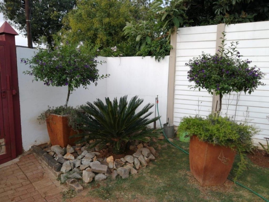 7 Bedroom Property for Sale in Clayville Gauteng