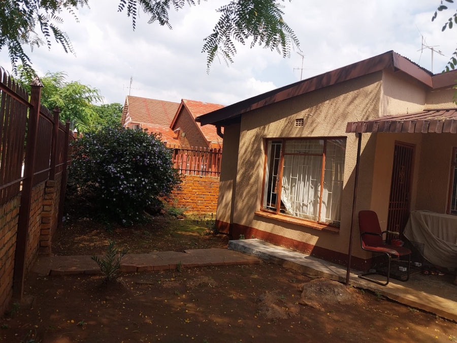 4 Bedroom Property for Sale in Laudium Gauteng
