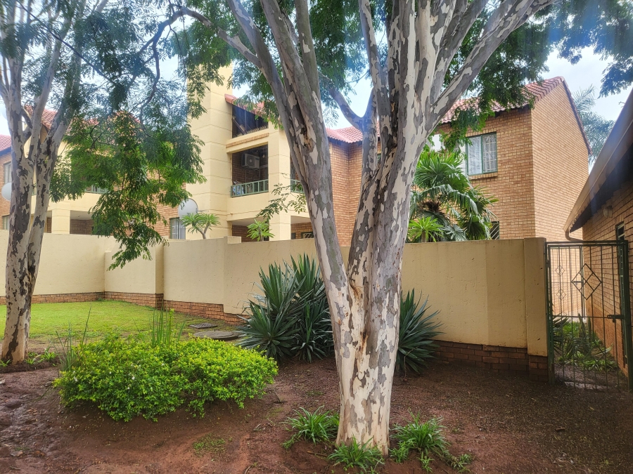 3 Bedroom Property for Sale in Die Hoewes Gauteng