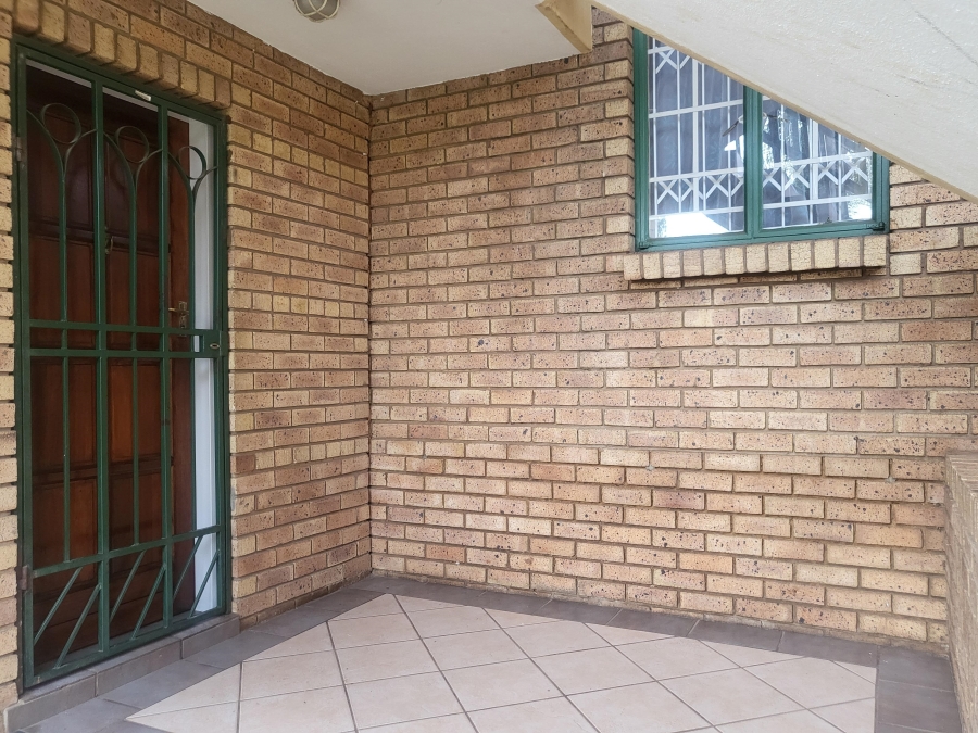 3 Bedroom Property for Sale in Die Hoewes Gauteng