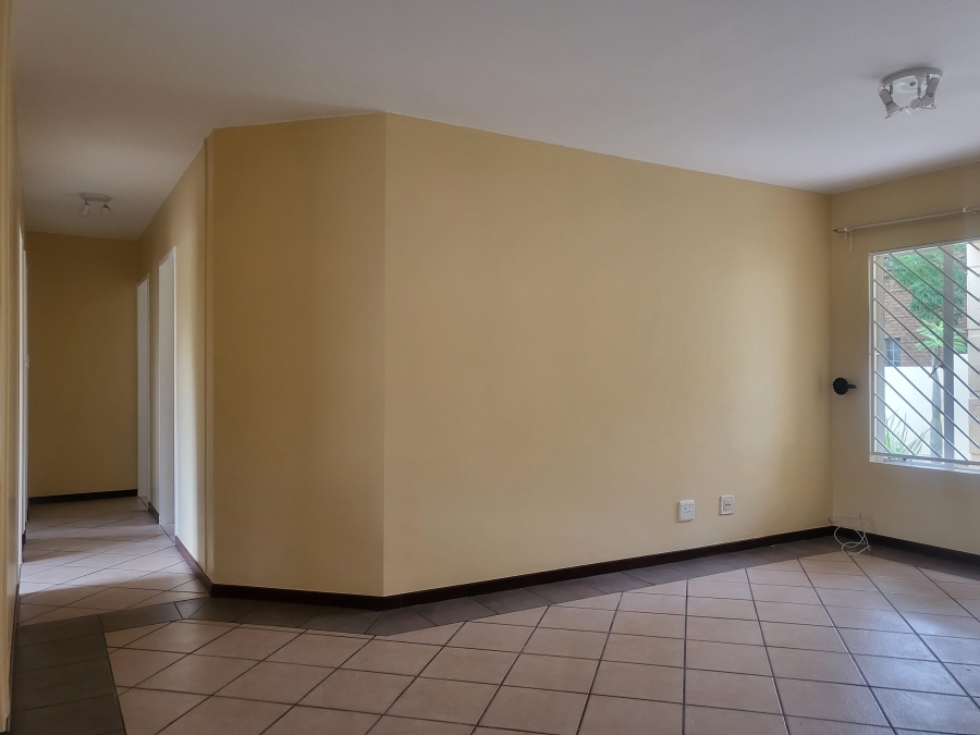 3 Bedroom Property for Sale in Die Hoewes Gauteng