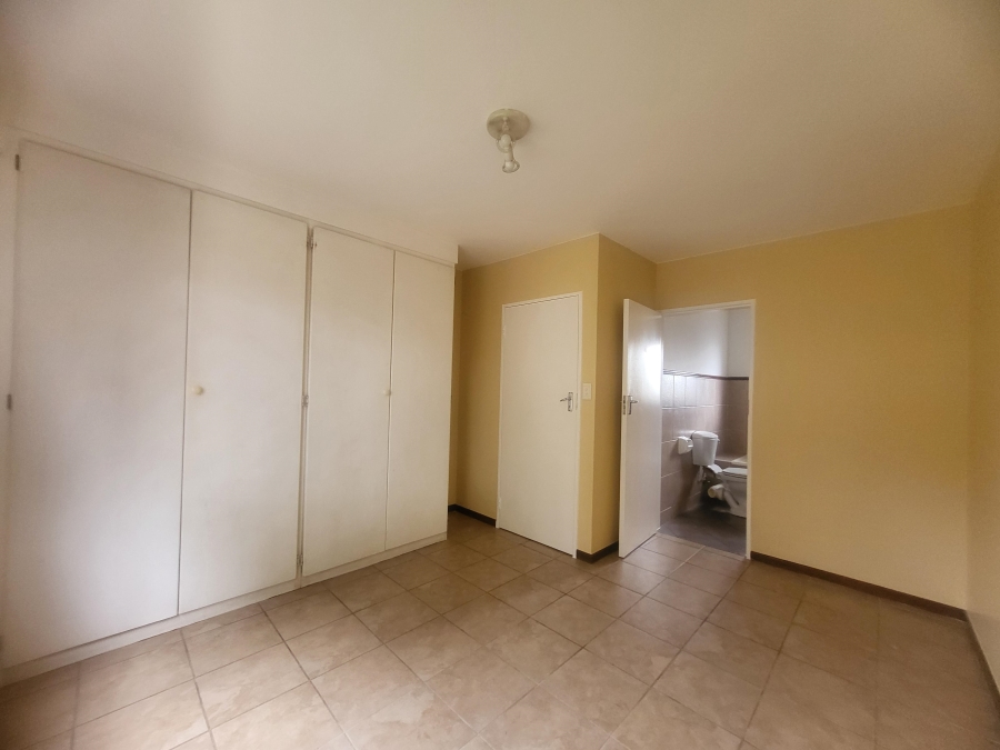 3 Bedroom Property for Sale in Die Hoewes Gauteng