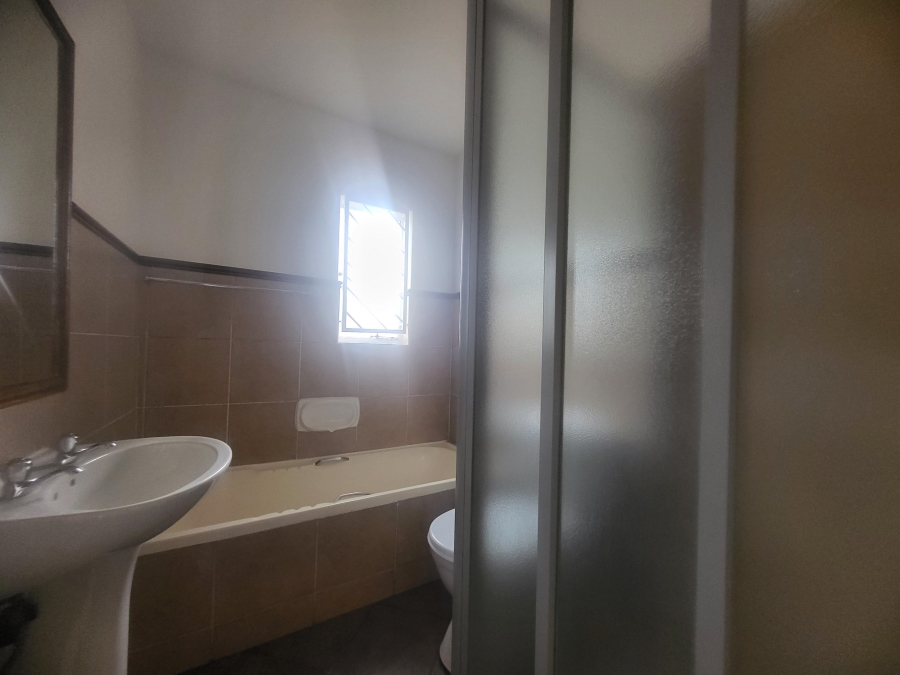 3 Bedroom Property for Sale in Die Hoewes Gauteng