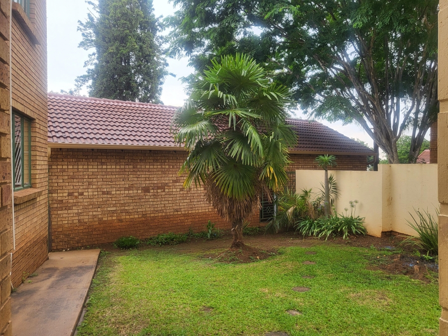 3 Bedroom Property for Sale in Die Hoewes Gauteng