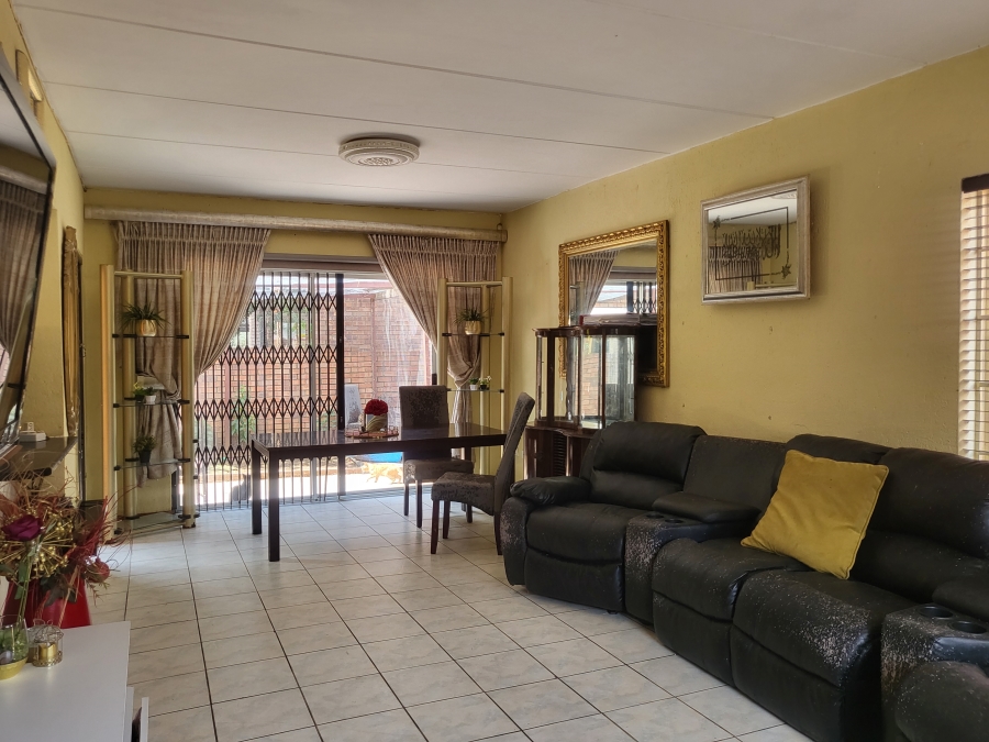 3 Bedroom Property for Sale in Heuwelsig Estate Gauteng