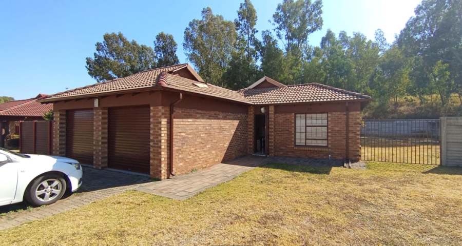 3 Bedroom Property for Sale in Clayville Gauteng