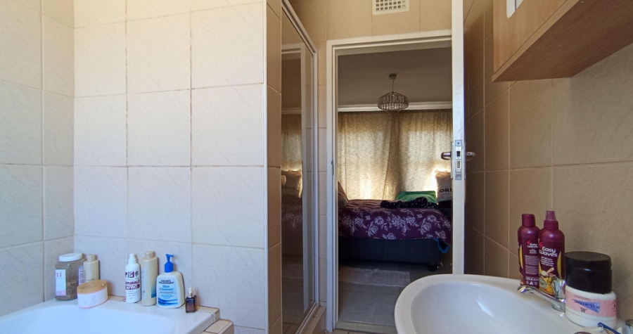 3 Bedroom Property for Sale in Clayville Gauteng