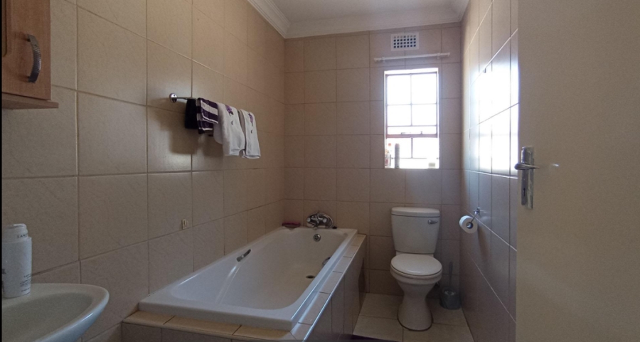 3 Bedroom Property for Sale in Clayville Gauteng