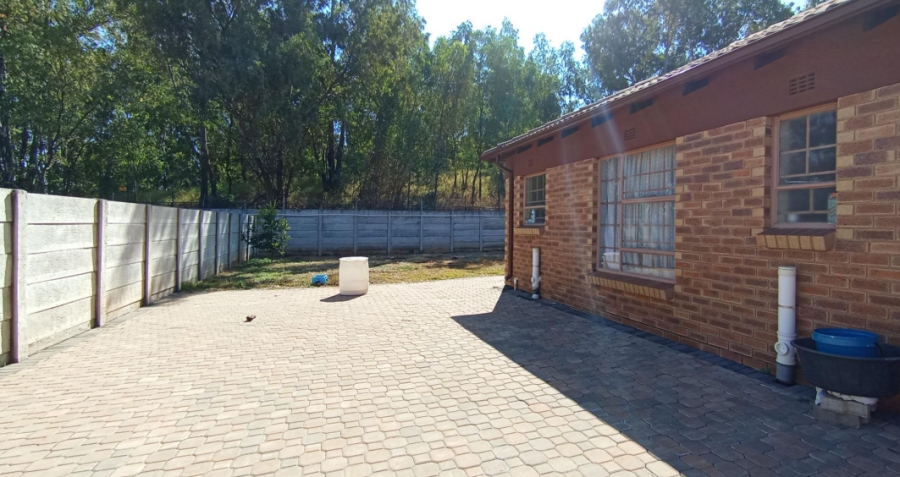 3 Bedroom Property for Sale in Clayville Gauteng