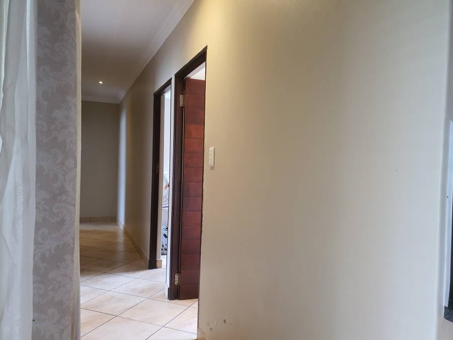 To Let 3 Bedroom Property for Rent in Raslouw Manor Gauteng