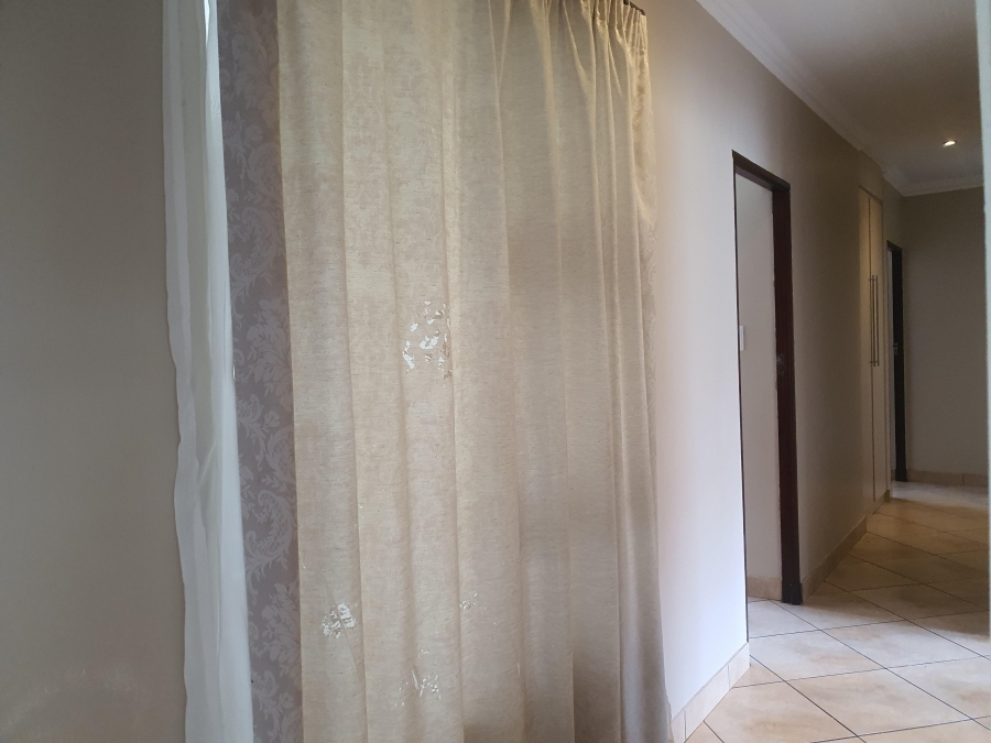 To Let 3 Bedroom Property for Rent in Raslouw Manor Gauteng