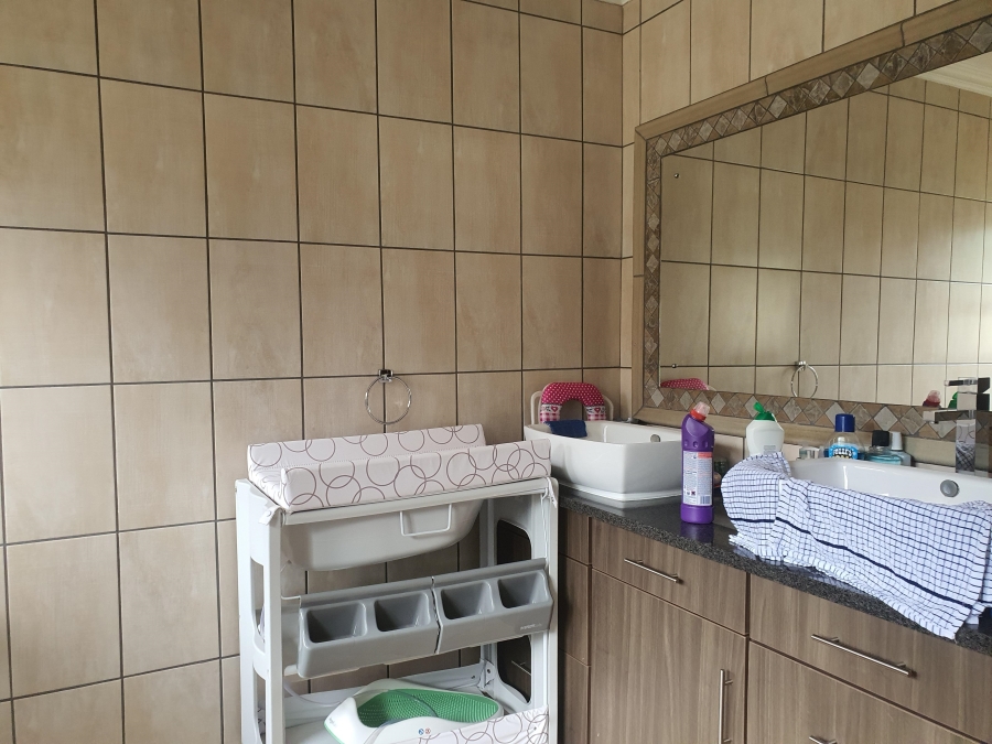 To Let 3 Bedroom Property for Rent in Raslouw Manor Gauteng