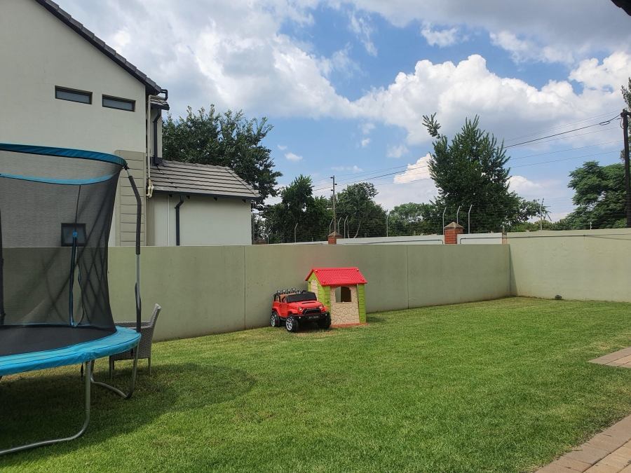 To Let 3 Bedroom Property for Rent in Raslouw Manor Gauteng