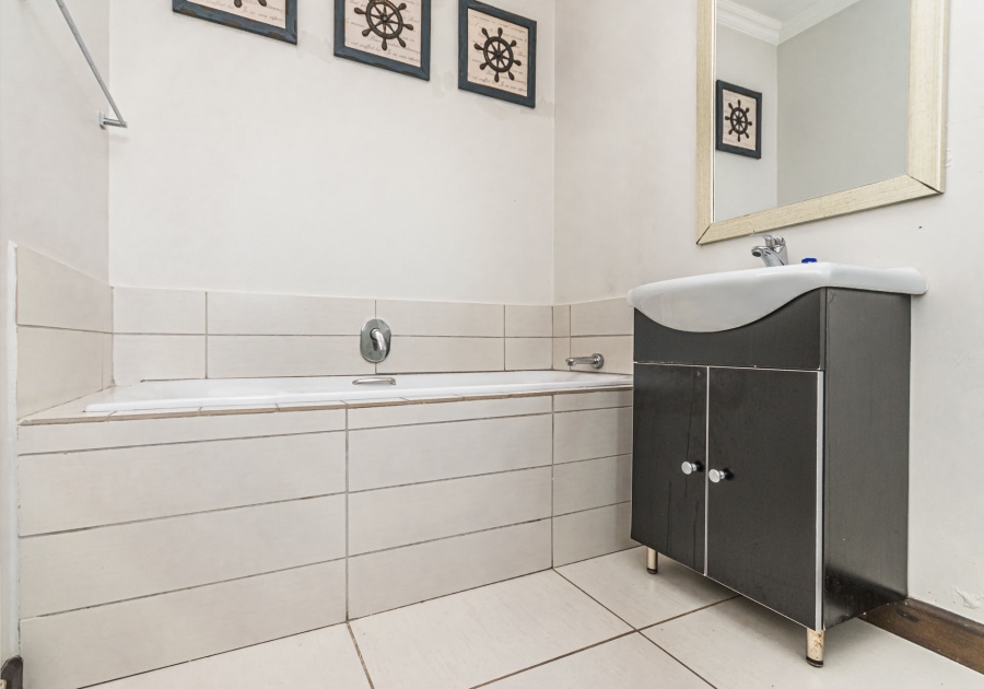 1 Bedroom Property for Sale in Halfway Gardens Gauteng