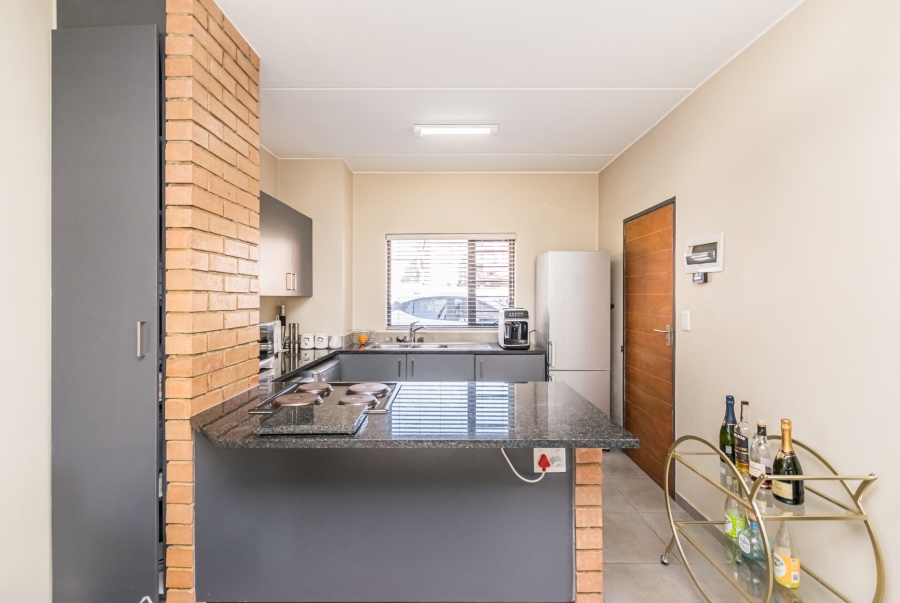 2 Bedroom Property for Sale in Waterfall Ridge Gauteng