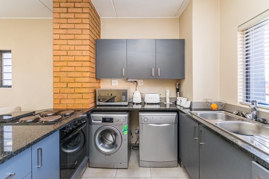 2 Bedroom Property for Sale in Waterfall Ridge Gauteng