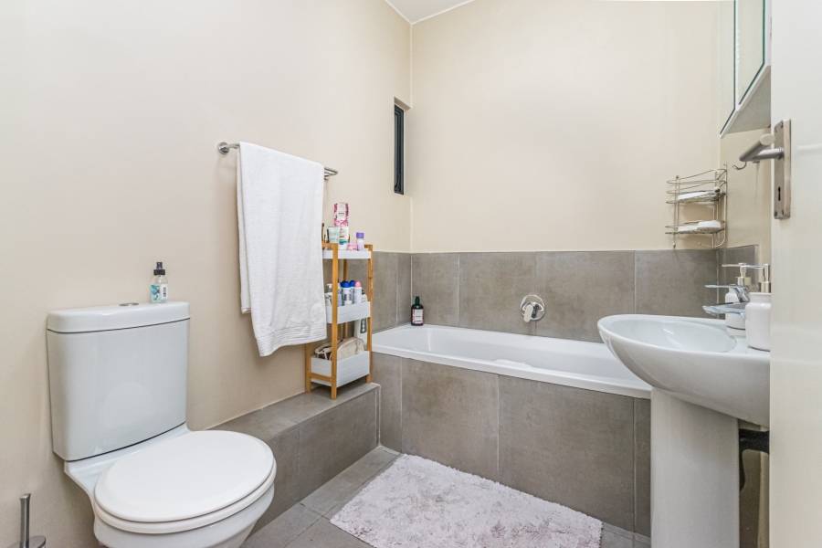 2 Bedroom Property for Sale in Waterfall Ridge Gauteng