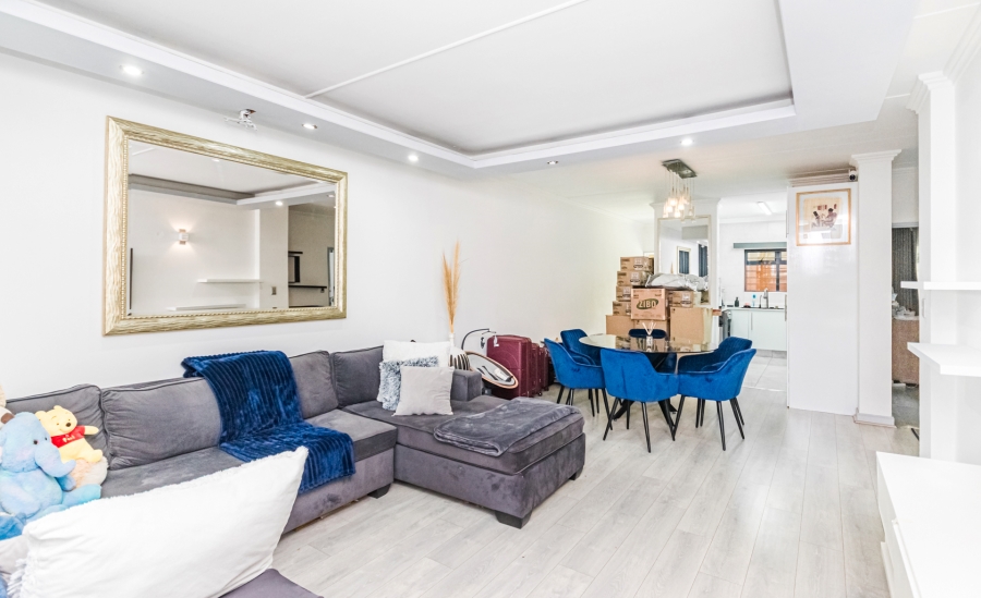 2 Bedroom Property for Sale in Morningside Gauteng