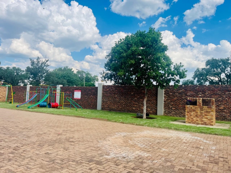 2 Bedroom Property for Sale in Hughes Gauteng