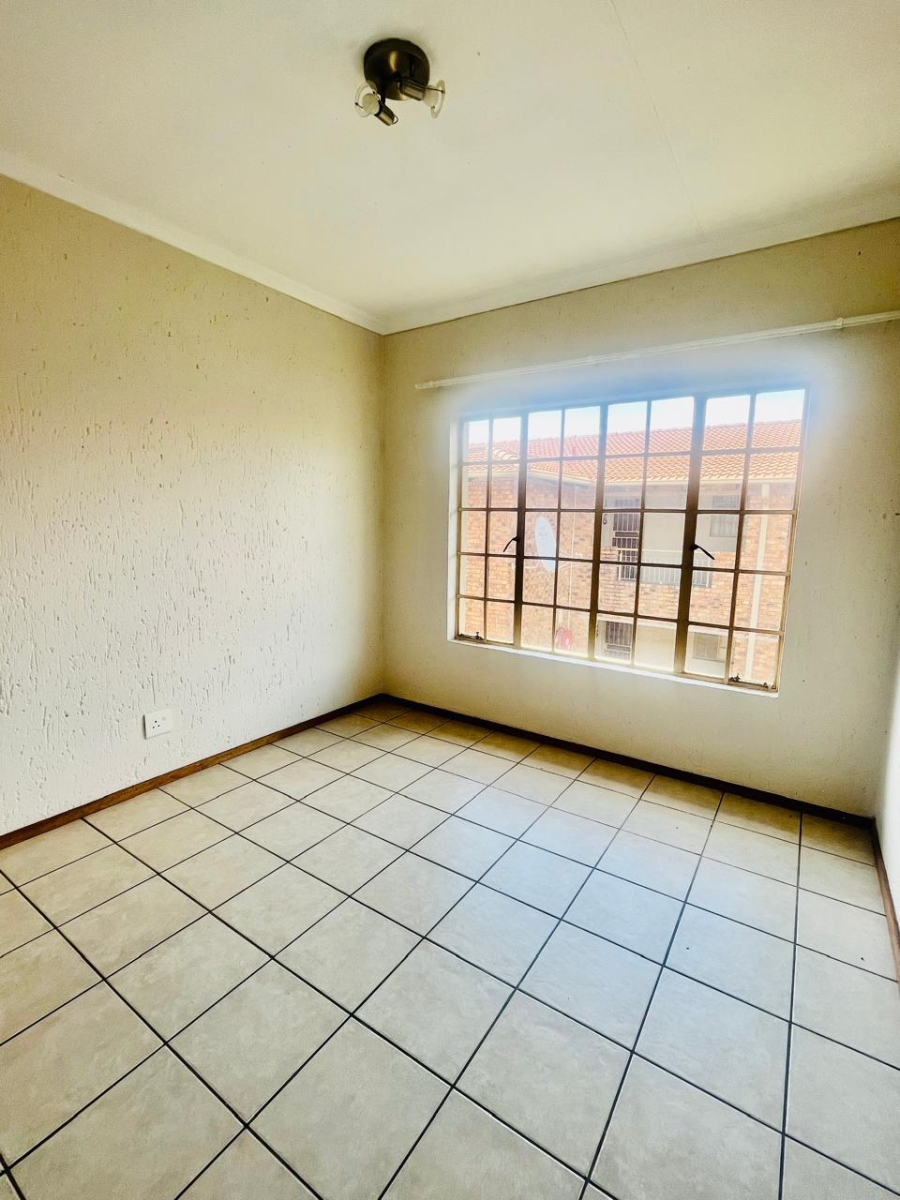 2 Bedroom Property for Sale in Hughes Gauteng