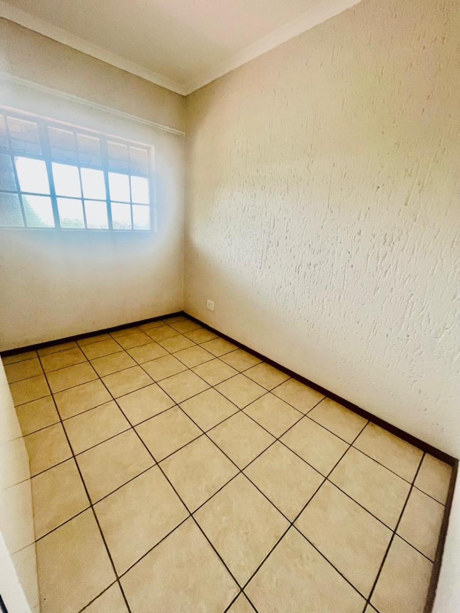 2 Bedroom Property for Sale in Hughes Gauteng