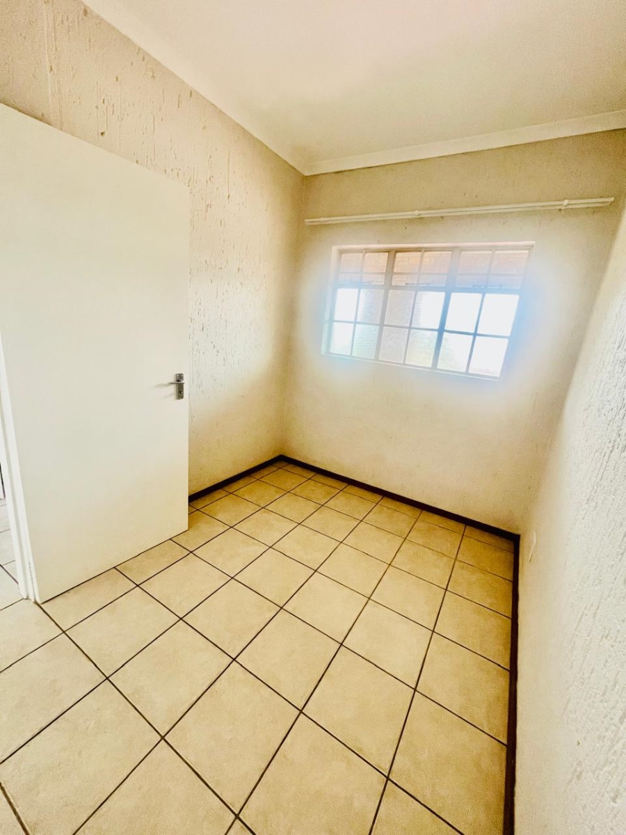 2 Bedroom Property for Sale in Hughes Gauteng