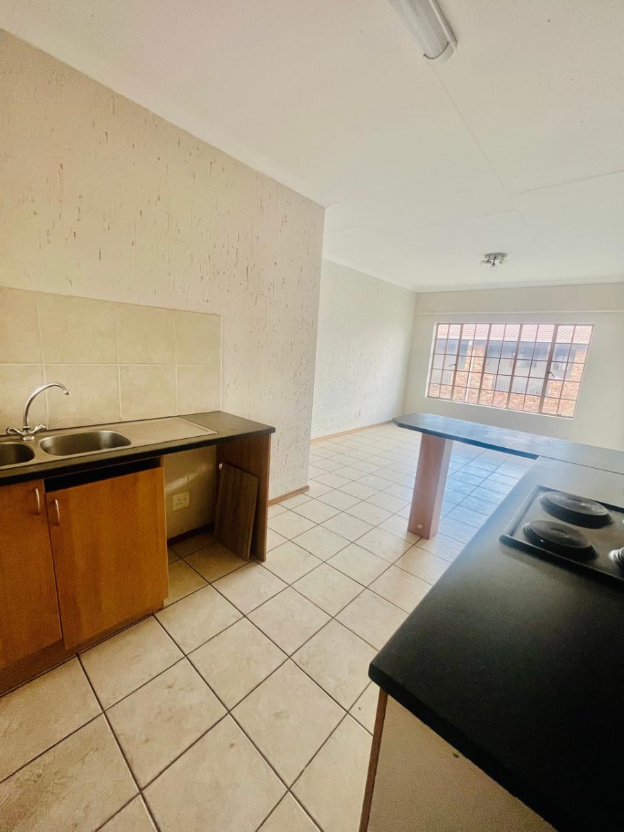 2 Bedroom Property for Sale in Hughes Gauteng