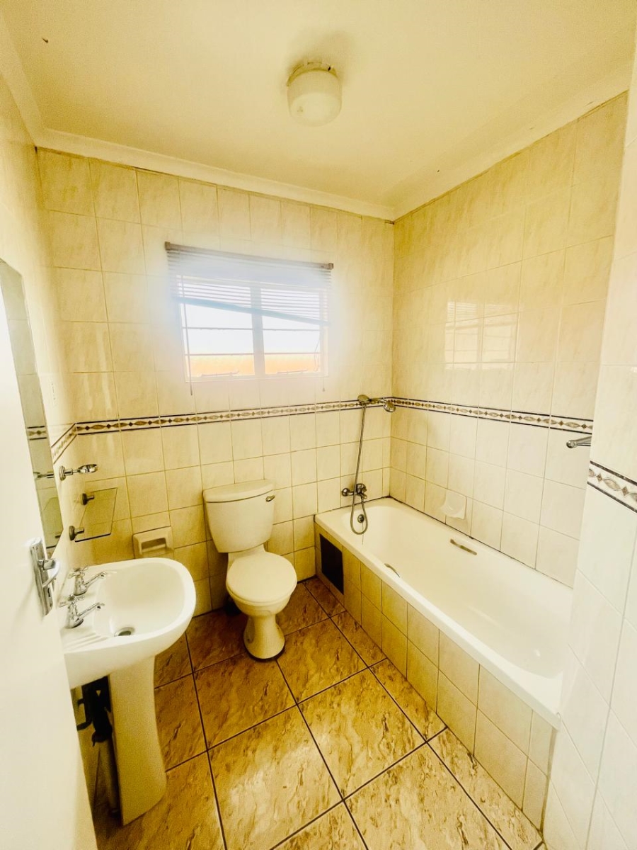 To Let 3 Bedroom Property for Rent in Halfway Gardens Gauteng