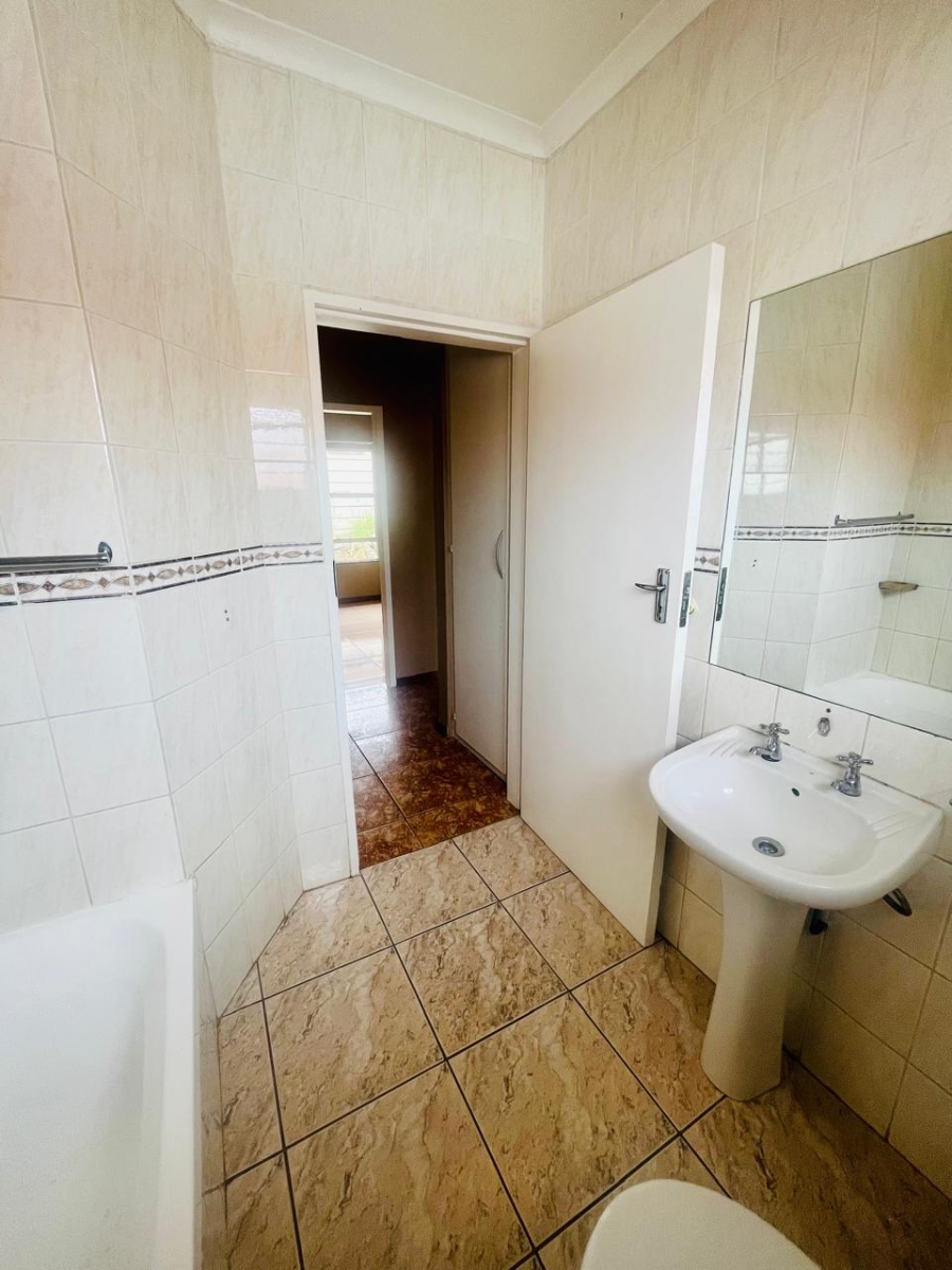 To Let 3 Bedroom Property for Rent in Halfway Gardens Gauteng