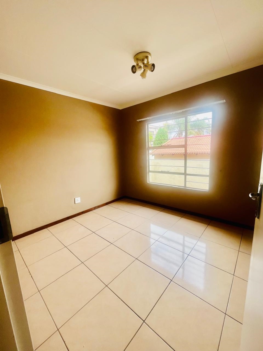 To Let 3 Bedroom Property for Rent in Halfway Gardens Gauteng