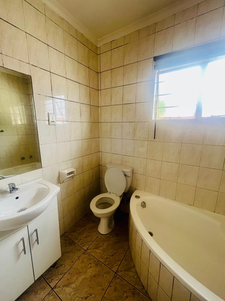 To Let 3 Bedroom Property for Rent in Halfway Gardens Gauteng
