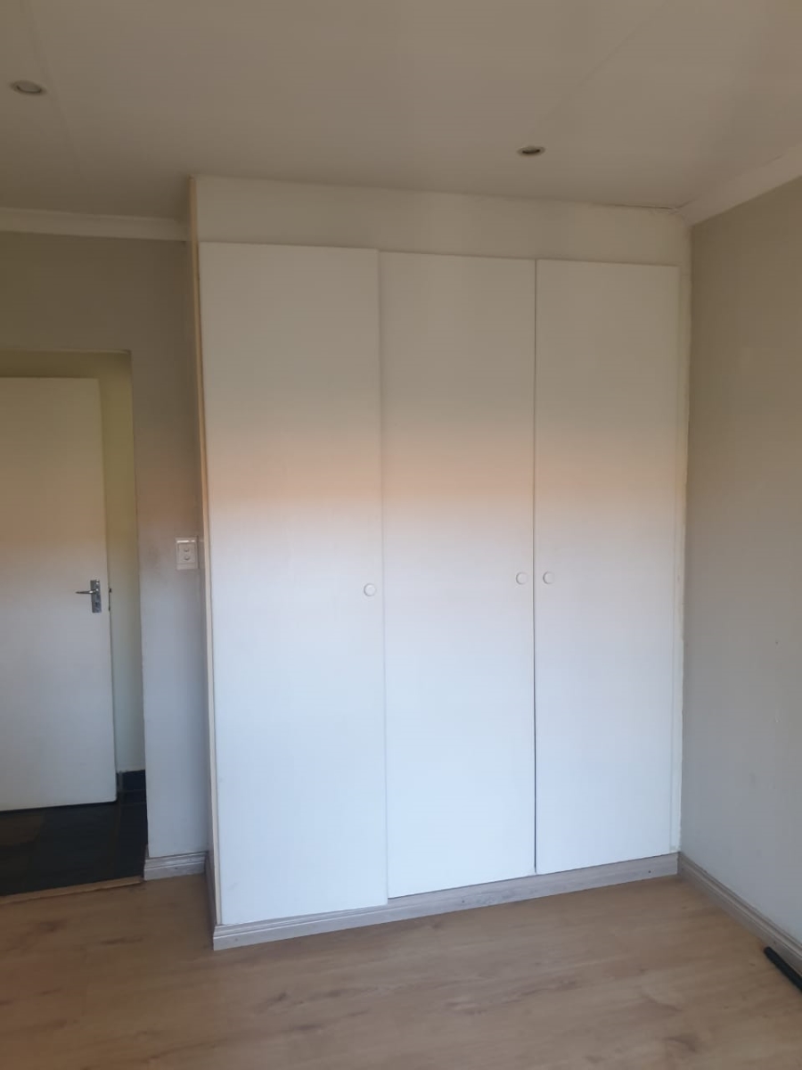 To Let 2 Bedroom Property for Rent in Fairland Gauteng