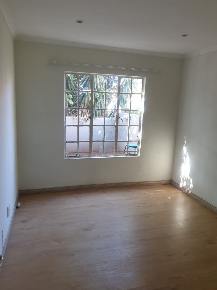 To Let 2 Bedroom Property for Rent in Fairland Gauteng