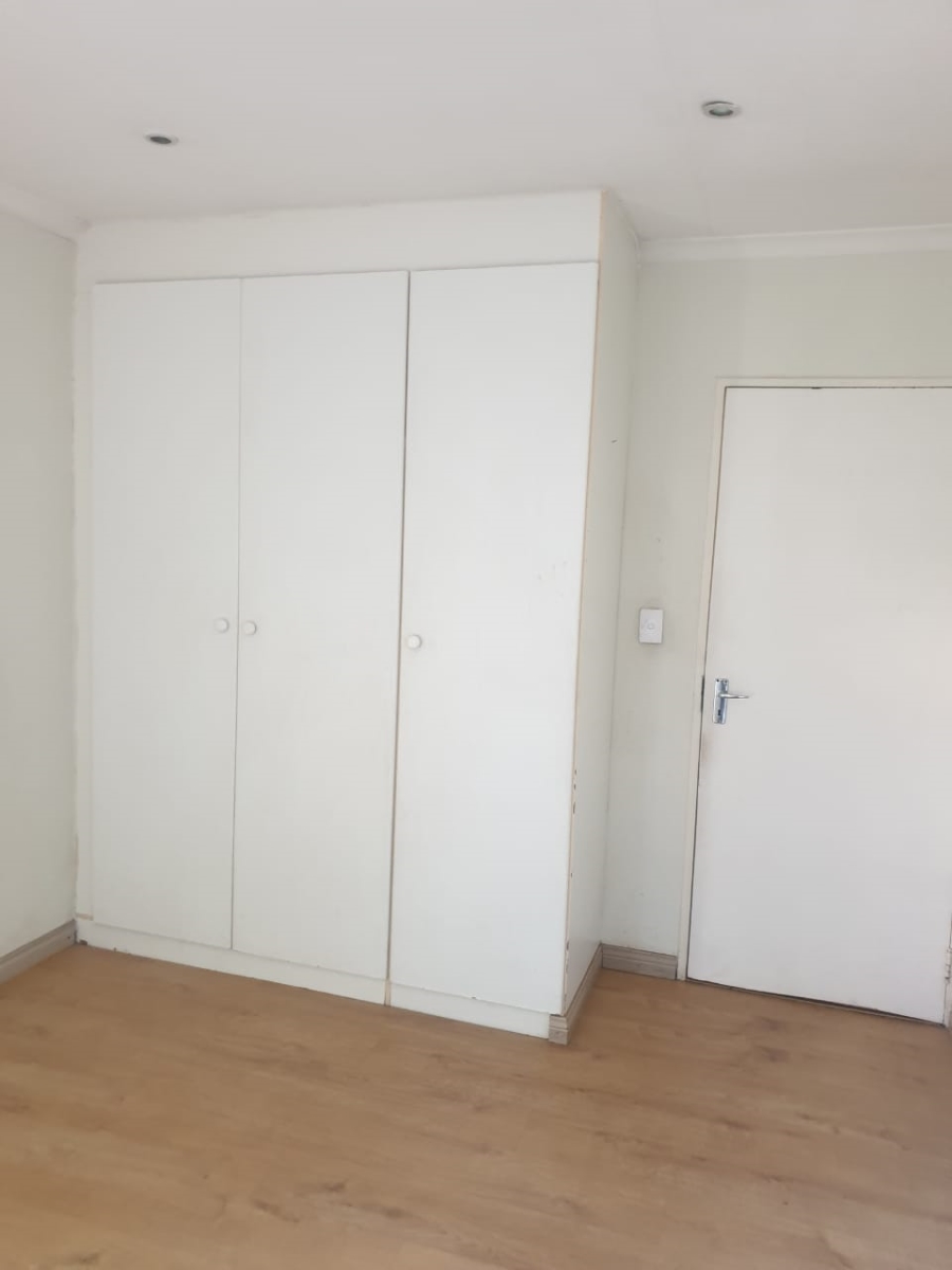 To Let 2 Bedroom Property for Rent in Fairland Gauteng